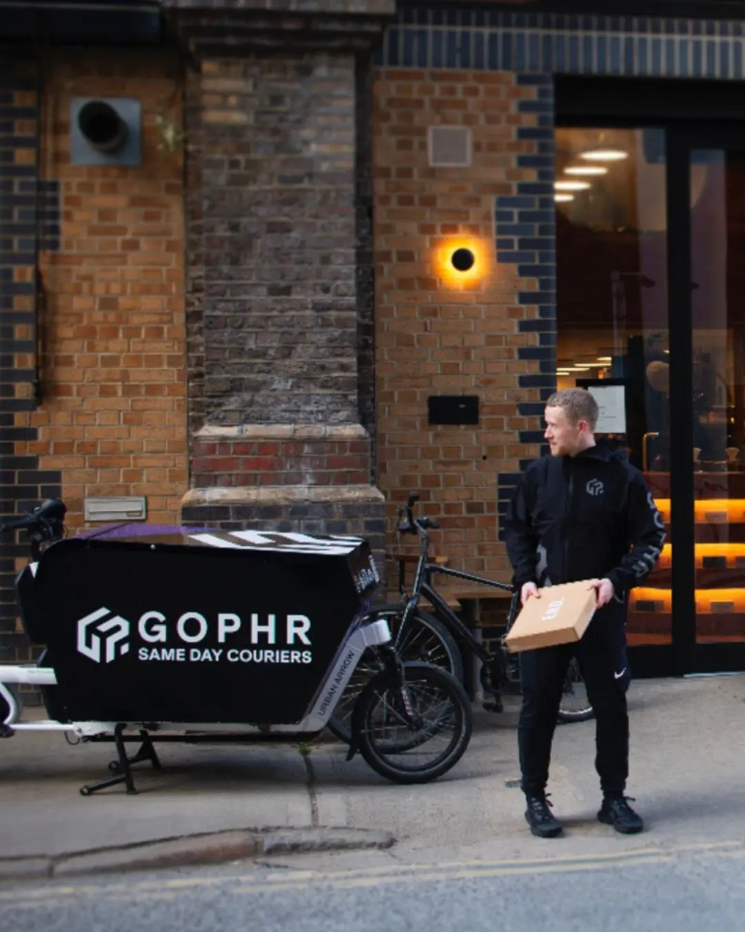 Easily upgrade your delivery speed with the new Gophr x Zapiet integration
