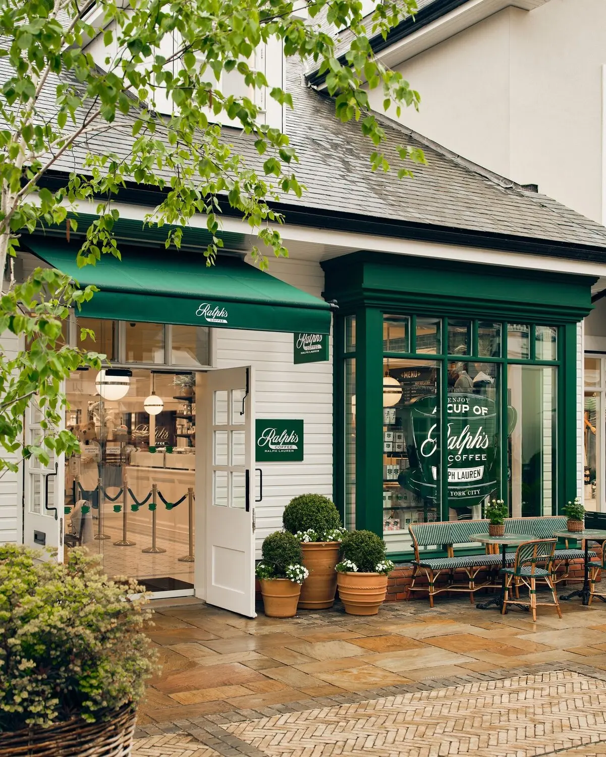 Why Retail Brands Are Racing to Open In-Store Coffee Shops on Shopify